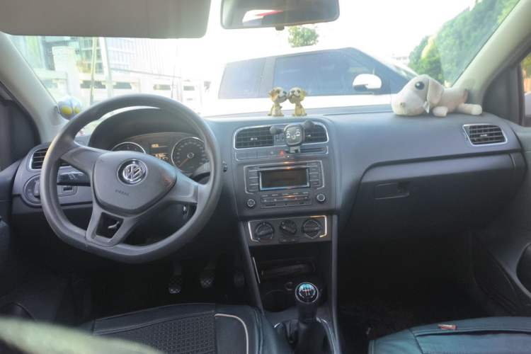 Used Volkswagen Polo 2014 1.4L Manual Comfort Edition Center Console