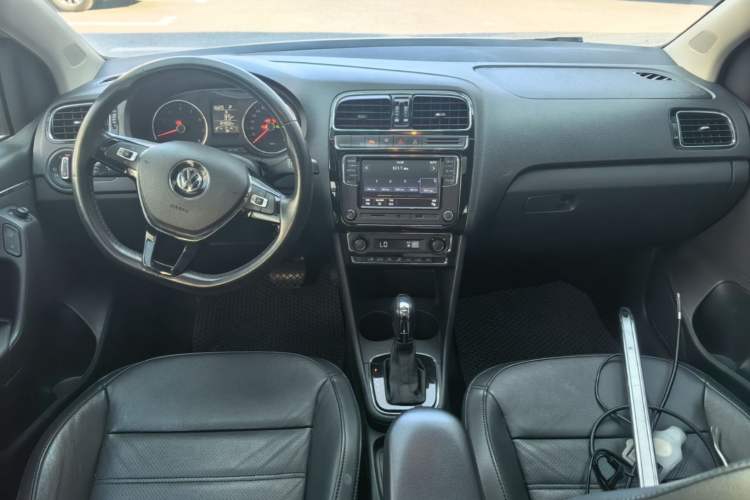 Used Volkswagen Polo 2014 1.6L Automatic Luxury Edition Center Console