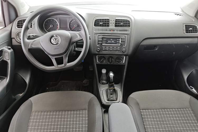 Used Volkswagen Polo 2014 1.4L Automatic Comfort Edition Center Console