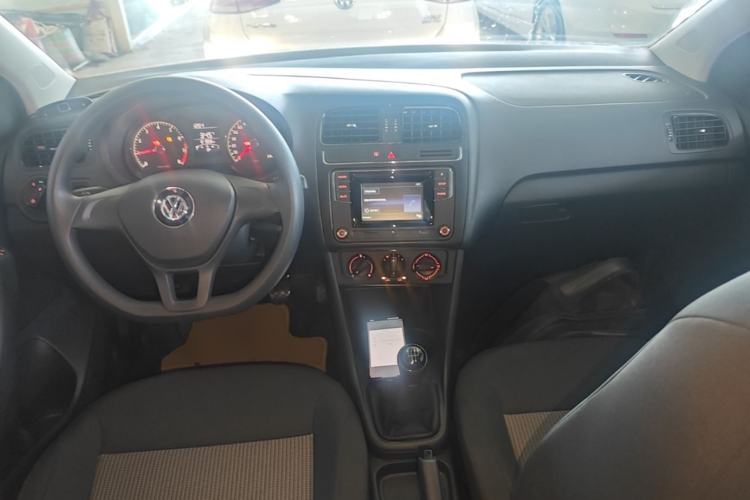 Used Volkswagen Polo 2014 1.4L Manual Fashion Edition Center Console