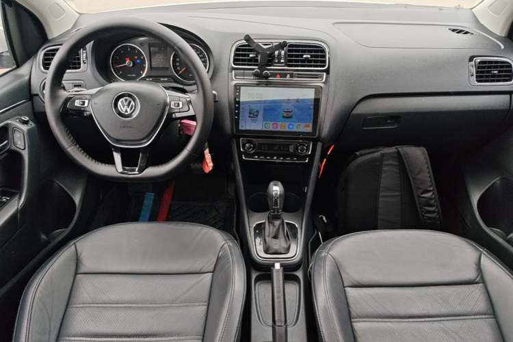 Used Volkswagen Polo 2014 1.6L Automatic Luxury Edition Center Console