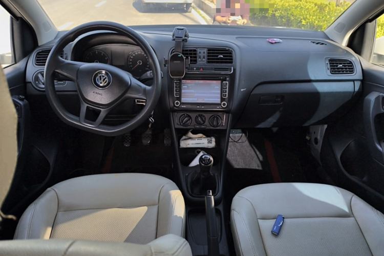 Used Volkswagen Polo 2014 1.4L Manual Fashion Edition Center Console