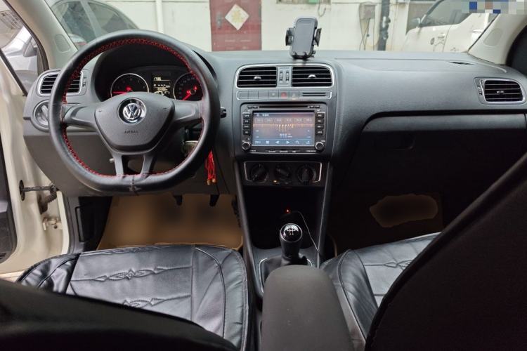 Used Volkswagen Polo 2014 1.4L Manual Comfort Edition Center Console