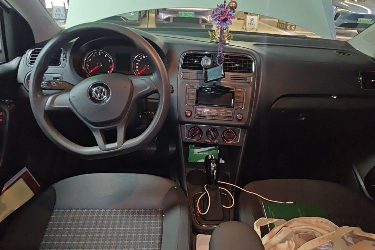 Used Volkswagen Polo 2014 1.6L Automatic Comfort Edition Center Console