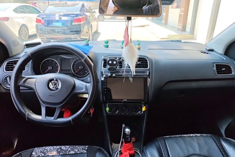 Used Volkswagen Polo 2014 1.6L Automatic Comfort Edition Center Console