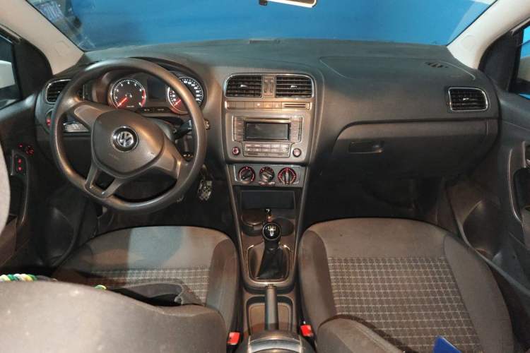 Used Volkswagen Polo 2014 1.6L Manual Comfort Edition Center Console
