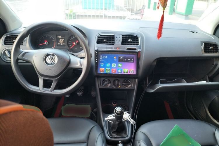Used Volkswagen Polo 2014 1.4L Manual Fashion Edition Center Console