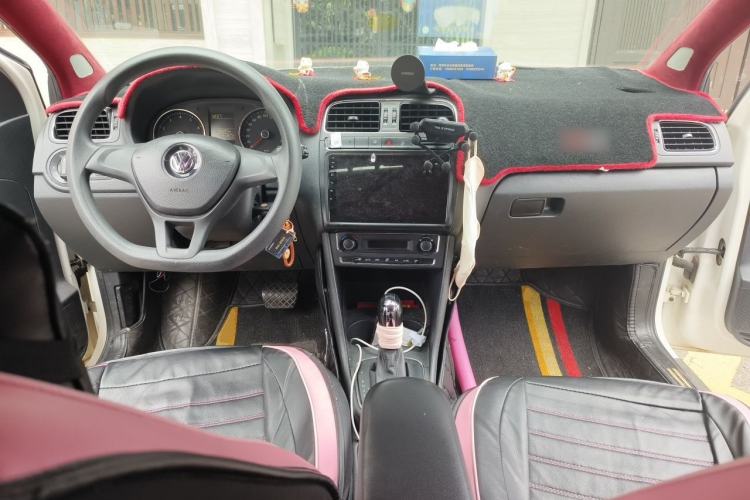 Used Volkswagen Polo 2014 1.4L Automatic Comfort Edition Center Console