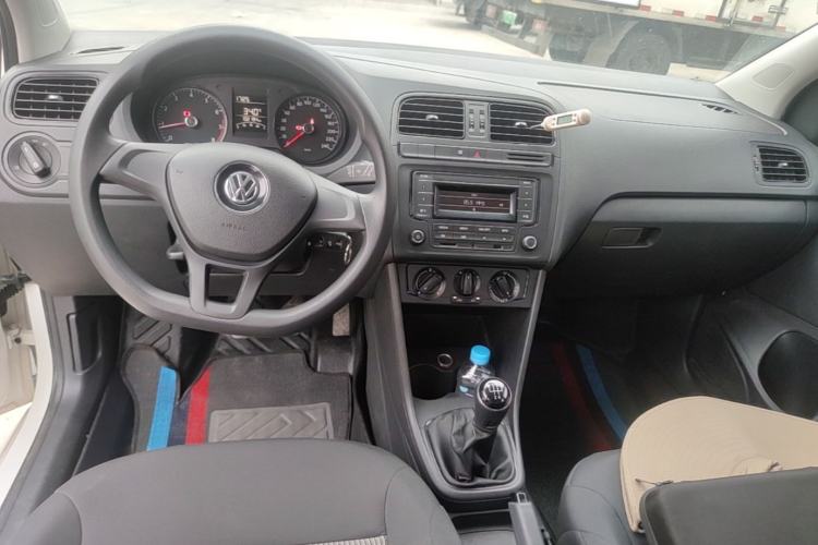 Used Volkswagen Polo 2014 1.4L Manual Fashion Edition Center Console