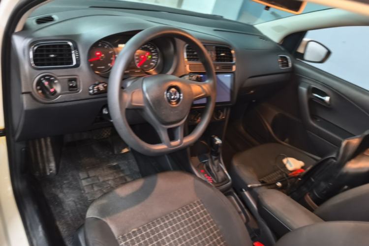 Used Volkswagen Polo 2014 1.6L Automatic Comfort Edition Center Console