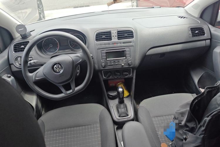 Used Volkswagen Polo 2014 1.4L Automatic Comfort Edition Center Console