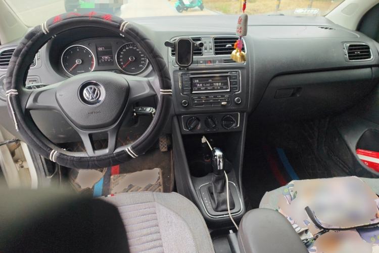 Used Volkswagen Polo 2014 1.4L Automatic Comfort Edition Center Console