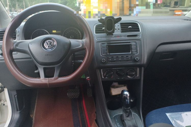 Used Volkswagen Polo 2014 1.4L Automatic Comfort Edition Center Console