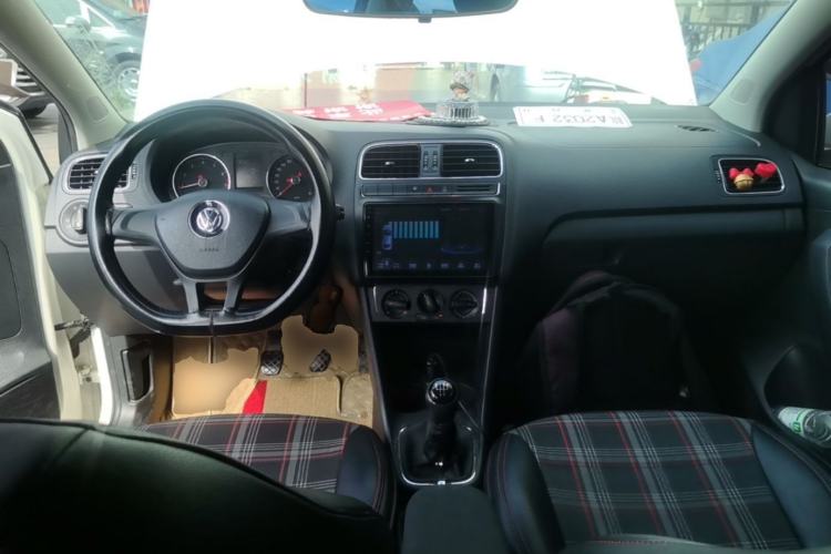 Used Volkswagen Polo 2014 1.4L Manual Comfort Edition Center Console