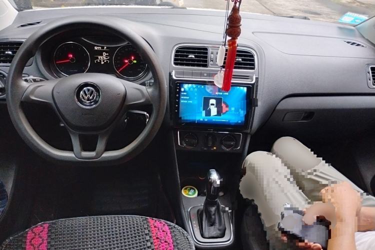 Used Volkswagen Polo 2014 1.6L Automatic Comfort Edition Center Console