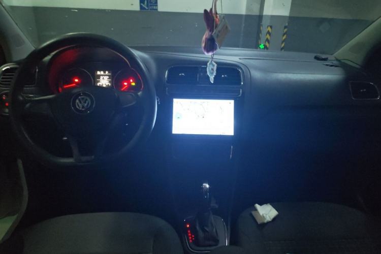 Used Volkswagen Polo 2014 1.6L Automatic Comfort Edition Center Console