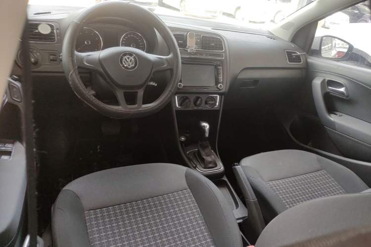 Used Volkswagen Polo 2014 1.6L Automatic Comfort Edition Center Console