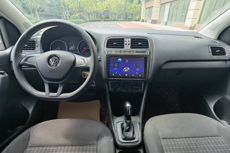 Used Volkswagen Polo 2014 1.4L Automatic Comfort Edition Center Console