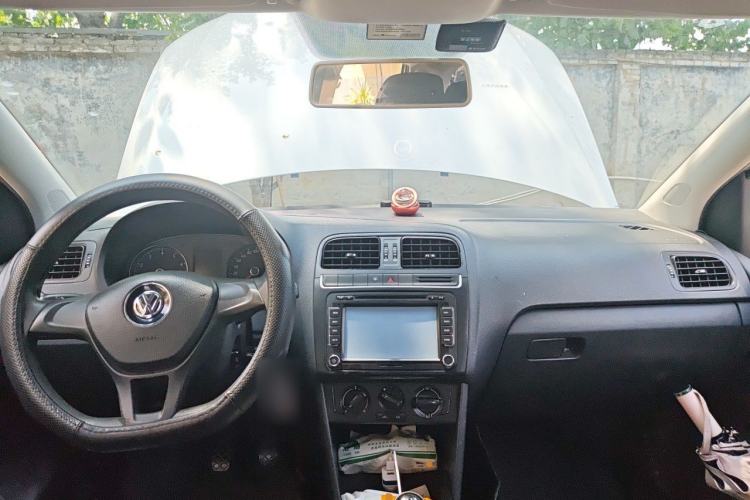 Used Volkswagen Polo 2014 1.4L Manual Fashion Edition Center Console