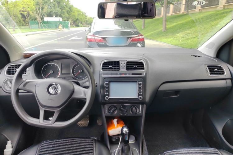 Used Volkswagen Polo 2014 1.4L Automatic Comfort Edition Center Console