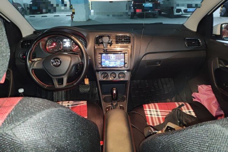 Used Volkswagen Polo 2014 1.6L Automatic Comfort Edition Center Console