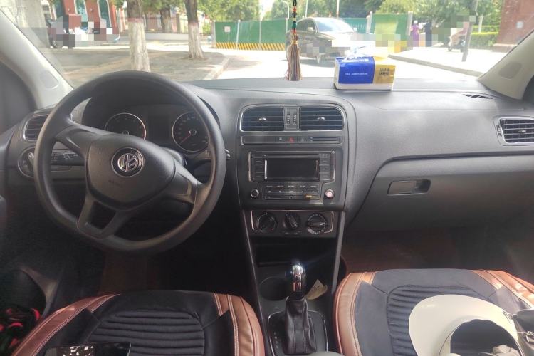 Used Volkswagen Polo 2014 1.6L Automatic Comfort Edition Center Console