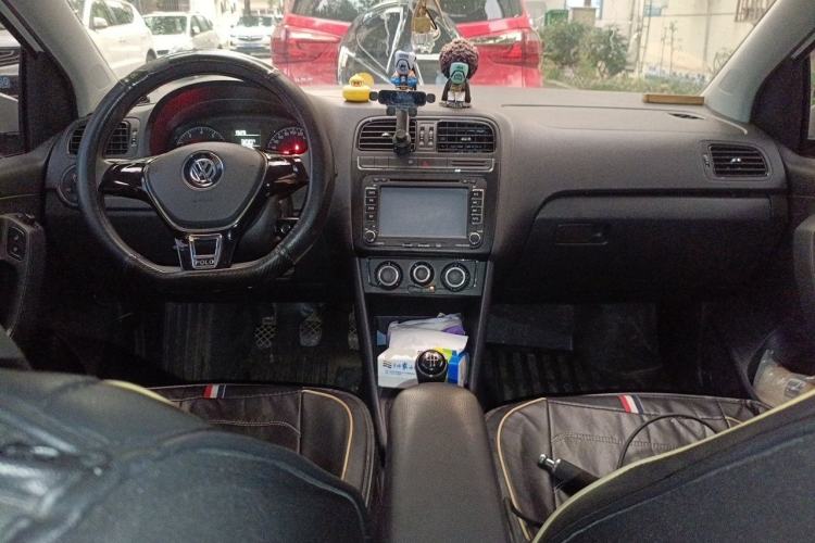 Used Volkswagen Polo 2014 1.4L Manual Fashion Edition Center Console