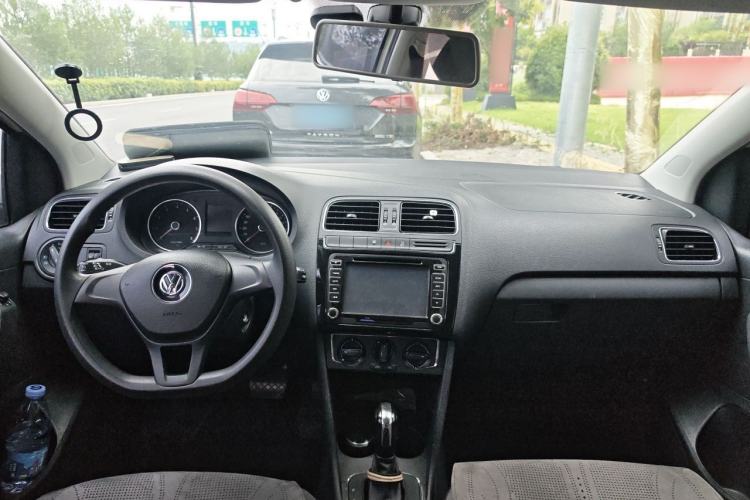 Used Volkswagen Polo 2014 1.6L Automatic Comfort Edition Center Console
