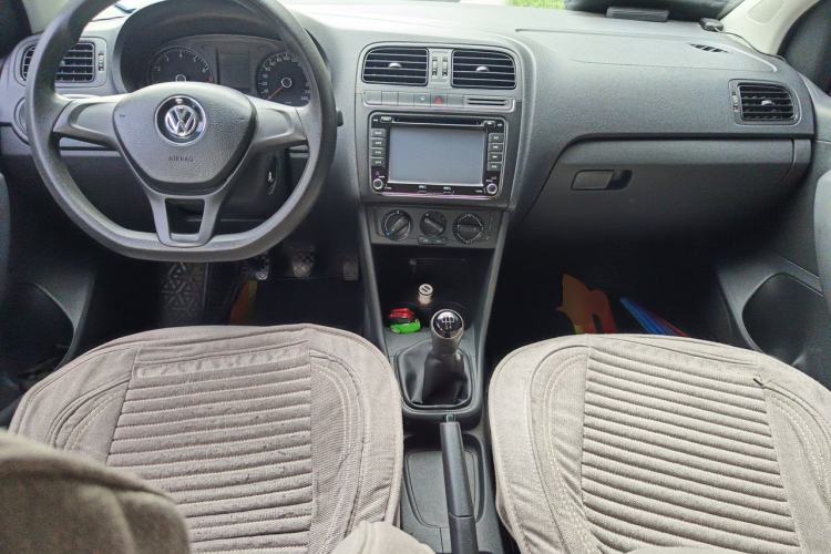 Used Volkswagen Polo 2014 1.4L Manual Fashion Edition Center Console
