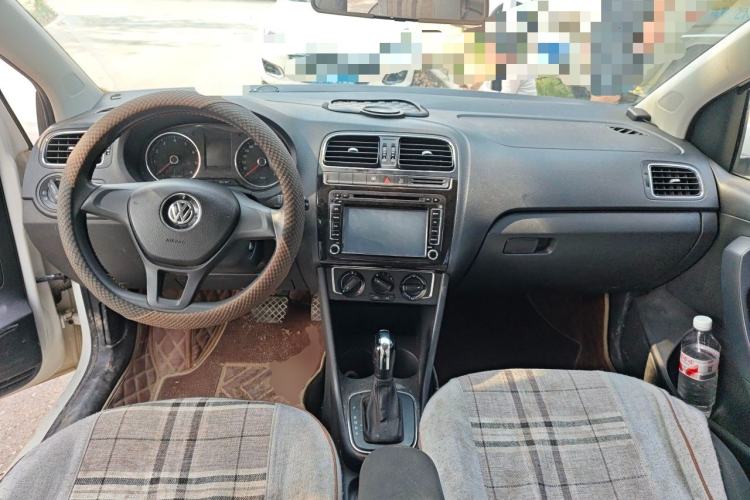 Used Volkswagen Polo 2014 1.4L Automatic Comfort Edition Center Console