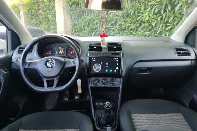 Used Volkswagen Polo 2014 1.4L Manual Fashion Edition Center Console