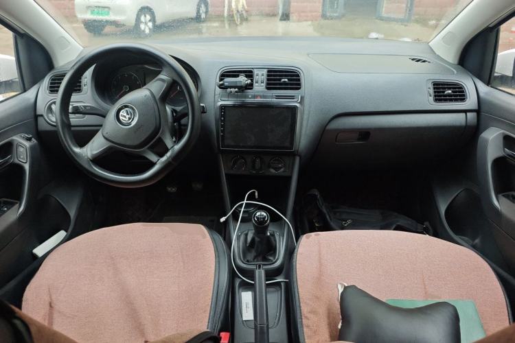 Used Volkswagen Polo 2014 1.4L Manual Fashion Edition Center Console