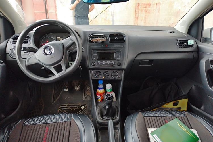 Used Volkswagen Polo 2014 1.4L Manual Fashion Edition Center Console