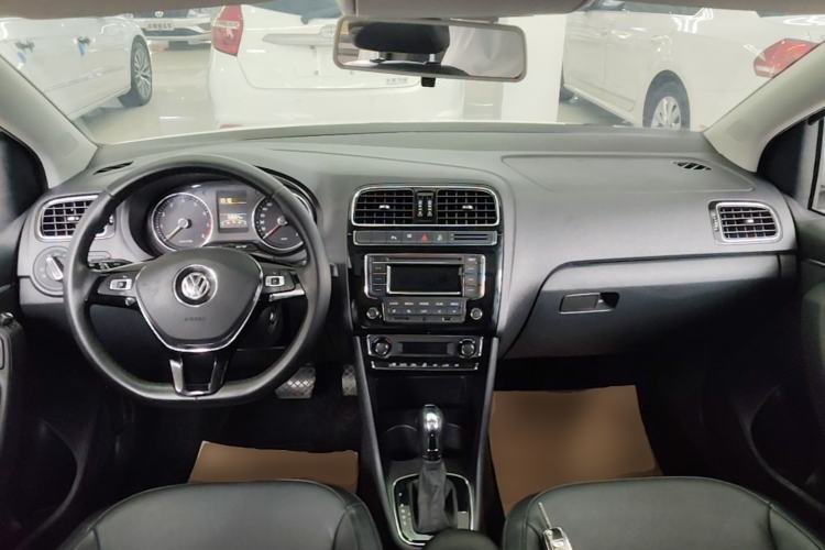 Used Volkswagen Polo 2014 1.6L Automatic Luxury Edition Center Console