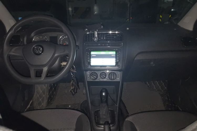 Used Volkswagen Polo 2014 1.6L Automatic Comfort Edition Center Console