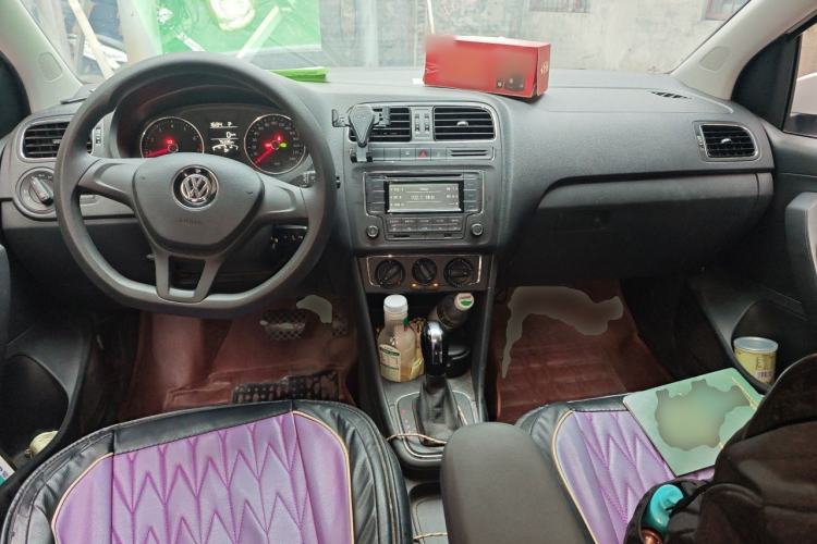 Used Volkswagen Polo 2014 1.6L Automatic Comfort Edition Center Console