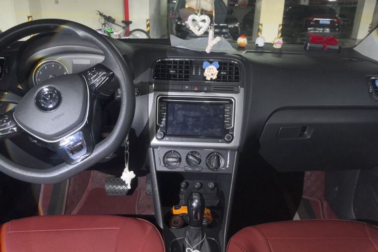 Used Volkswagen Polo 2014 1.4L Automatic Comfort Edition Center Console