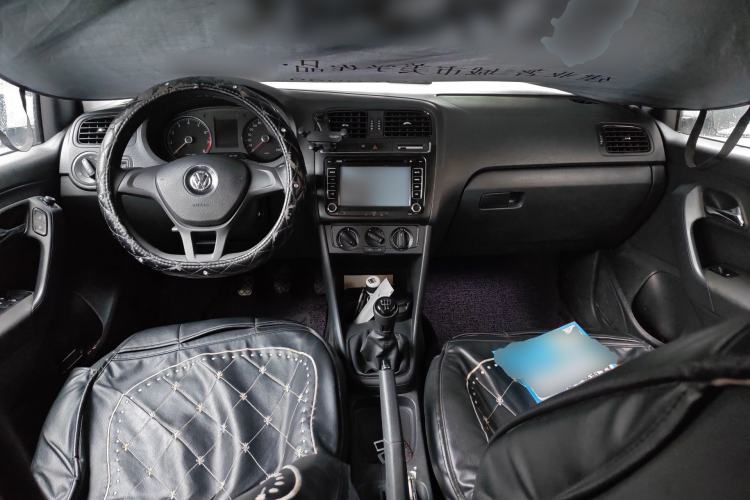 Used Volkswagen Polo 2014 1.4L Manual Fashion Edition Center Console
