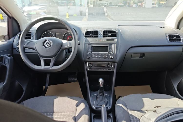 Used Volkswagen Polo 2014 1.6L Automatic Comfort Edition Center Console