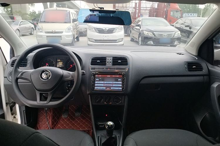Used Volkswagen Polo 2014 1.4L Manual Fashion Edition Center Console