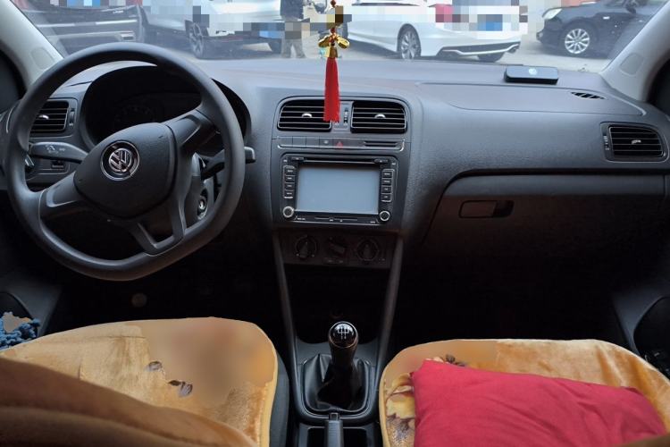 Used Volkswagen Polo 2014 1.4L Manual Fashion Edition Center Console