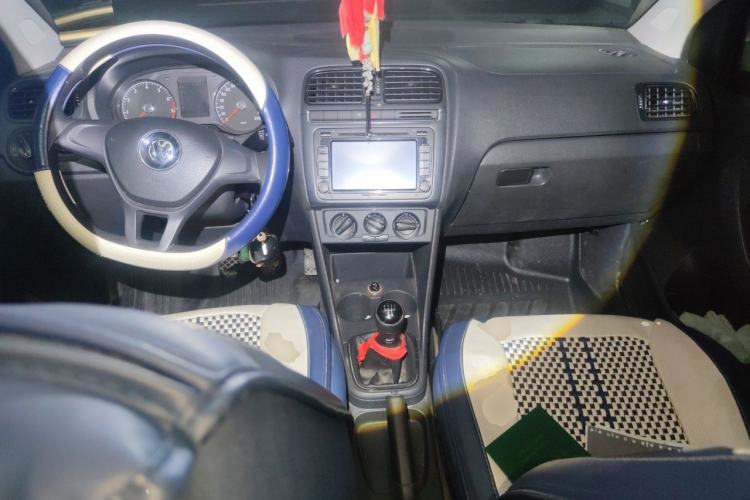 Used Volkswagen Polo 2014 1.4L Manual Fashion Edition Center Console