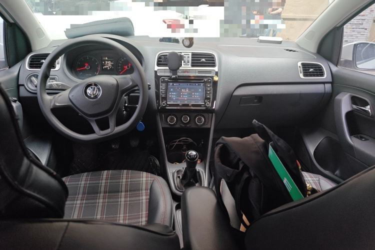 Used Volkswagen Polo 2014 1.4L Manual Fashion Edition Center Console