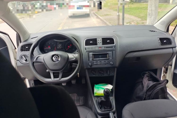 Used Volkswagen Polo 2014 1.4L Manual Fashion Edition Center Console