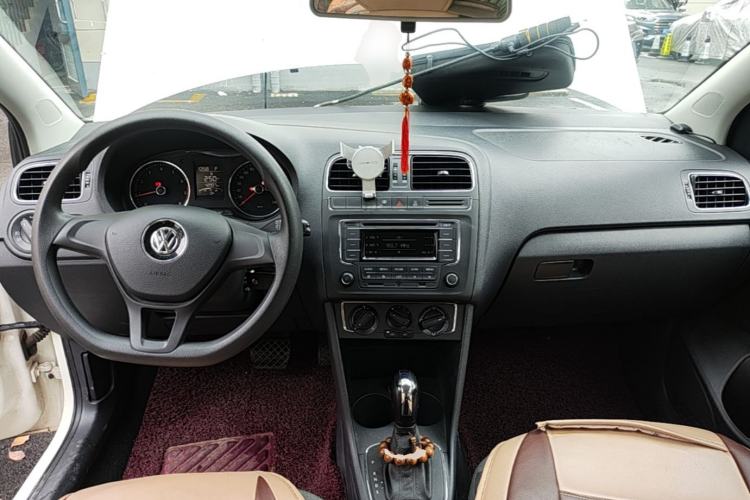 Used Volkswagen Polo 2014 1.6L Automatic Comfort Edition Center Console