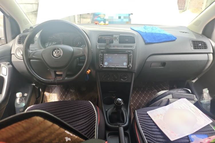 Used Volkswagen Polo 2014 1.4L Manual Fashion Edition Center Console