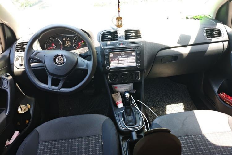 Used Volkswagen Polo 2014 1.6L Automatic Comfort Edition Center Console