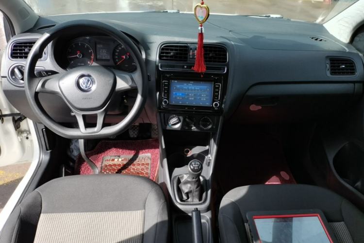 Used Volkswagen Polo 2014 1.4L Manual Fashion Edition Center Console