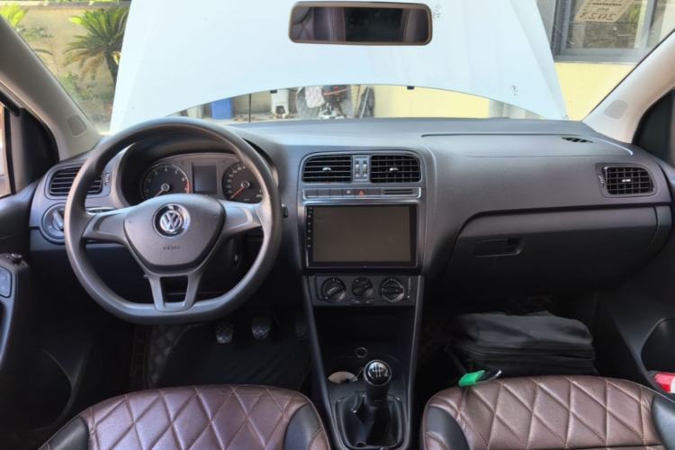 Used Volkswagen Polo 2014 1.4L Manual Fashion Edition Center Console