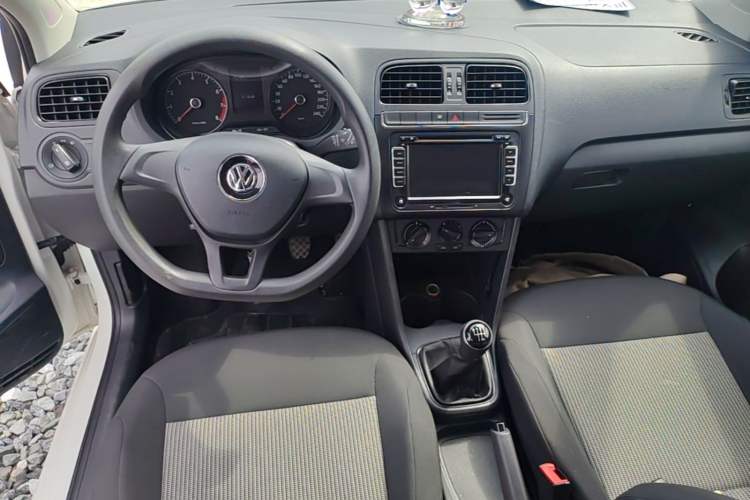 Used Volkswagen Polo 2014 1.4L Manual Fashion Edition Center Console
